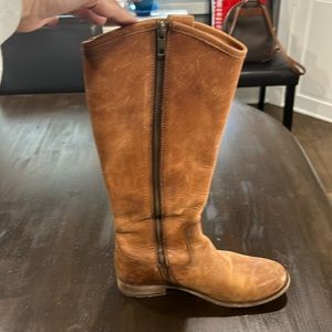 FRYE Riding boots.